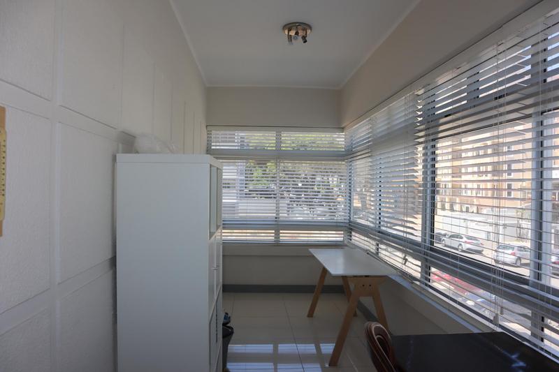 To Let 1 Bedroom Property for Rent in Sea Point Western Cape